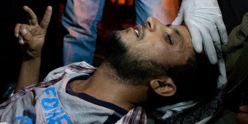 Manifestant blessé à Sanaa, le 22 février 2011. © Giulio Petrocco/Demotix 