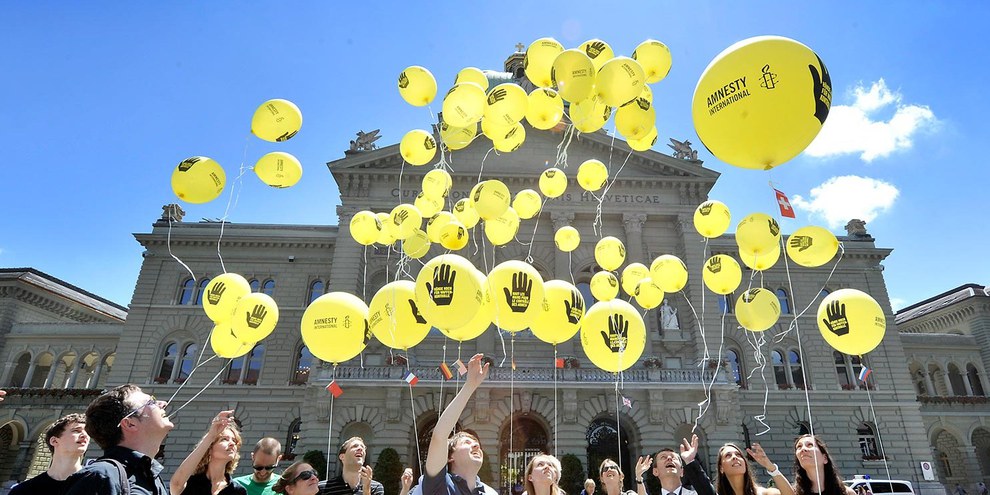 Campagne contre la traite des armes, action devant le palais fédéral en 2012 © Valérie Chételat
