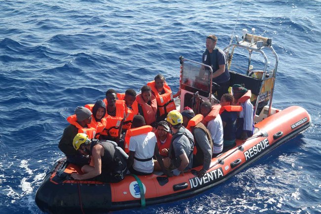 Gérer les portlets il y a 3 heures Partage Pseudonymes Manuela Reimann RechercheAmnesty Logo Thèmes  Pays  Sur Amnesty  MenuJe fais un donJe participe Iuventa Des membres de l'équipage d'Iuventa lors d'une opération de sauvetage en Méditerranée (photo d'archives) © Iuventa Crew