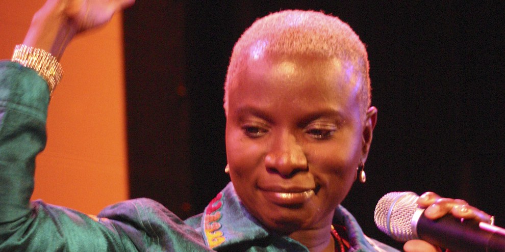 Angélique Kidjo est une éminente défenseure de la liberté d’expression et de l’éducation des fillettes en Afrique. ©  Carolina Penafiel/Control Arms