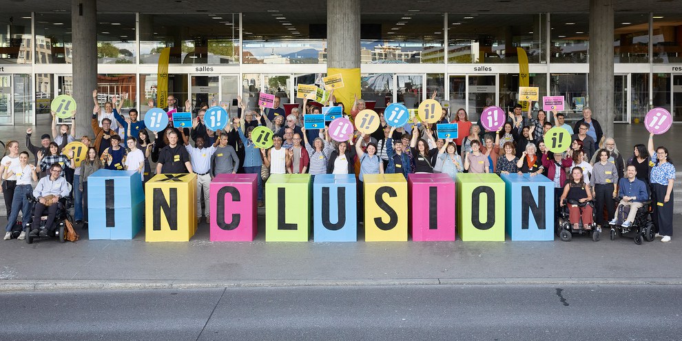 Les membres d'Amnesty Suisse ont voté pour la protection des personnes à Gaza, et pour un soutien actif à l'Initiative pour l'inclusion en Suisse.  © jakobineichen.ch