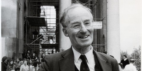 Peter Benenson, fondateur d'Amnesty International, lors du vingtième anniversaire du mouvement en 1981. © Raoul Shade