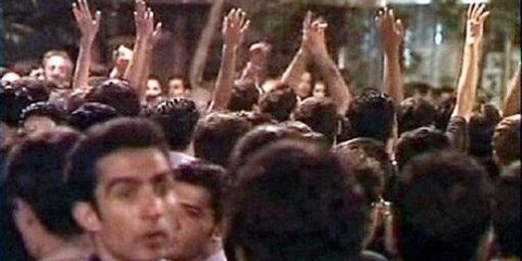 Des étudiants iraniens se réunissent pour protester contre le régime clérical.     ©APGraphicsBank  