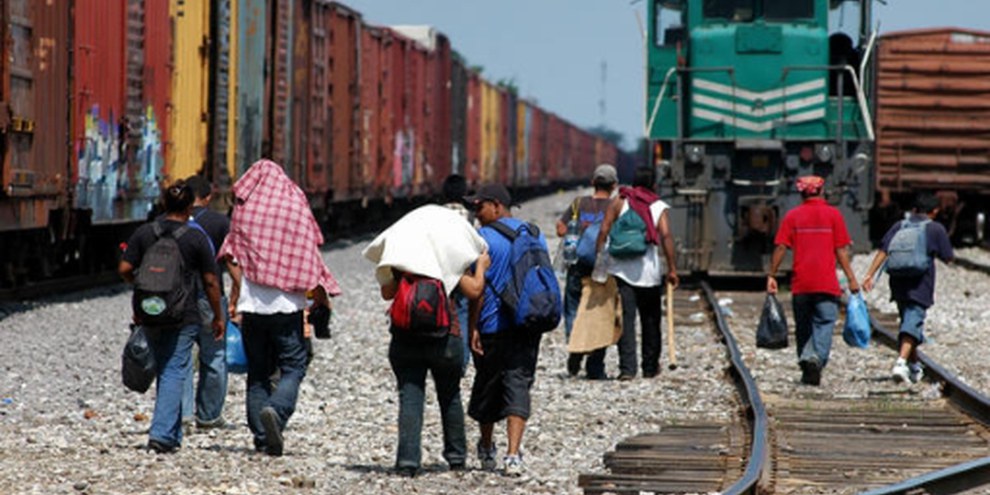 Des Mexicains tentent de montrer à bord d'un train pour rejoindre clandestinement les Etats-Unis. © Ricardo Ramírez Arriola