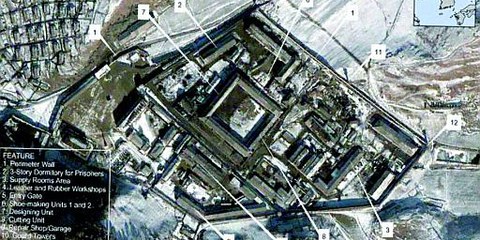 Il est difficile d'avoir des informations sur la Corée du Nord et encore plus particulièrement sur les lieux où les voix dissidentes sont enfermées et exécutées. Les images satellites permettent de contourner la censure de Pyongyang. Depuis 2007, l'économiste américain, Curtis Melvin, collecte sans relâche des informations sur le pays qu'il diffuse sur son site North Korea Economy Watch et sur Google Earth («North Korea uncovered») © Curtis Melvin/ www.nkeconwatch.com

