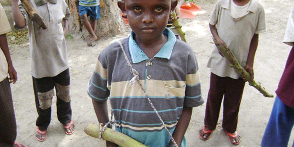 Les enfants de Somalie n’ont connu que la guerre. Beaucoup subissent de fortes pressions pour devenir soldats. © DR