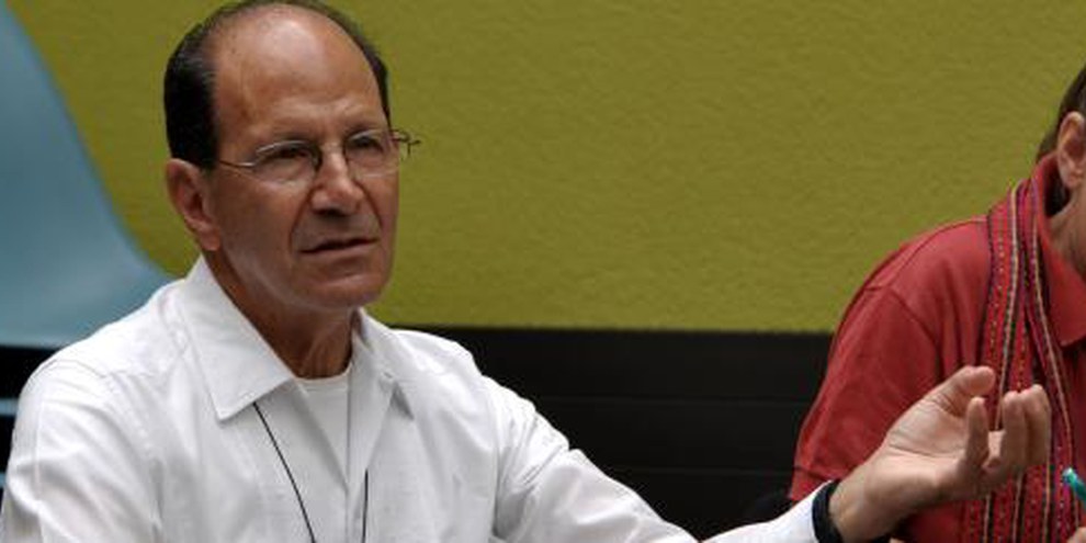 Le père Solalinde, de passage à la Section suisse d’Amnesty International, défend les droits des migrant•e•s dans son pays malgré les menaces. © AI