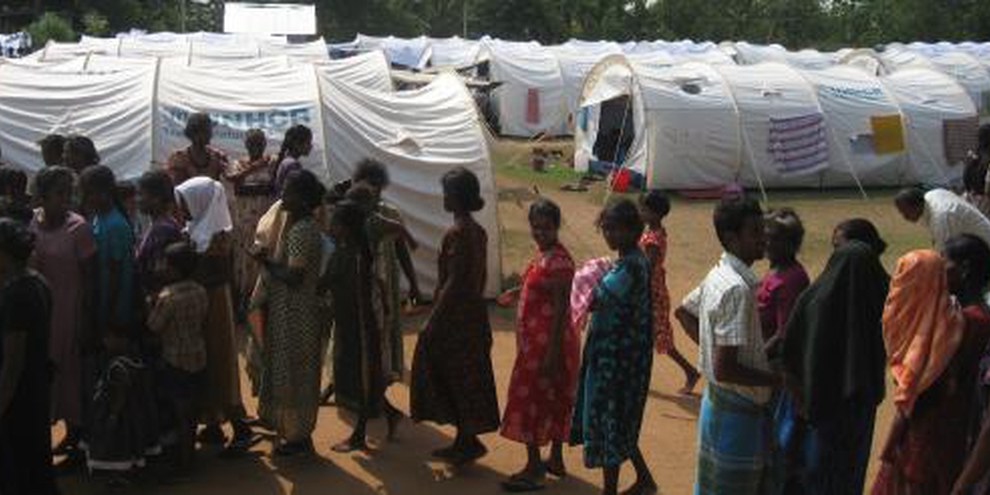Des dizaines de milliers de personnes déplacées suite à la guerre sont toujours hébergées dans les camps. © DR