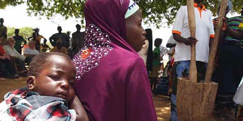 Des ONG militent dans les villages des régions rurales de l’est du Burkina Faso pour améliorer les conditions des femmes. © Theodora Pierre