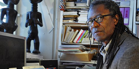 Kanyana Mutombo: «Une manière de lutter contre le racisme dirigé contre les Noirs, c’est de lui donner une visibilité. Cette visibilité ne peut pas être reconnue à travers un terme vague.» © Jean-Marie Banderet