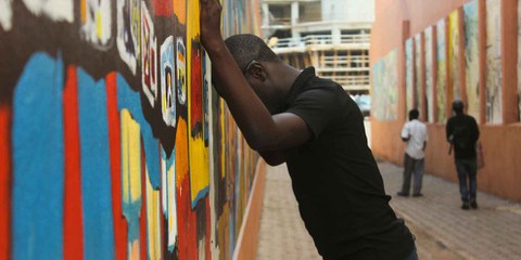 Même si la législation qui prévoit des sanctions pénales contre l’homosexualité n’est pas toujours appliquée, son existence dans trente-cinq pays d’Afrique nourrit les pratiques abusives. © AI