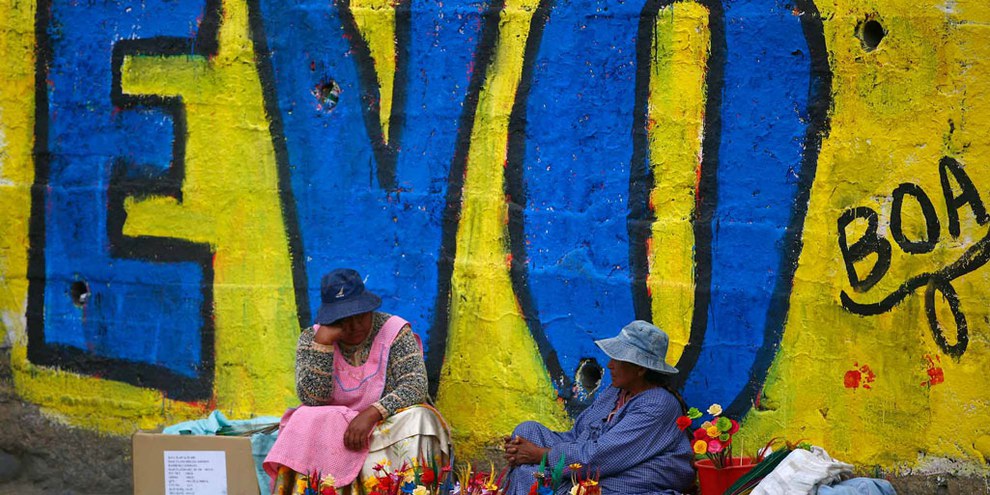 Douze ans après sa première élection, le soutien au président bolivien Evo Morales s’effrite, mais celui-ci semble déterminé à rester au pouvoir, quitte à recourir à des pratiques de plus en plus autoritaires. © AP Photo/Enric Marti