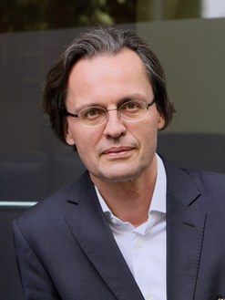 Bernhard Pörksen, né en 1969, est professeur en sciences des médias à l’Université de Tübingen. © DR