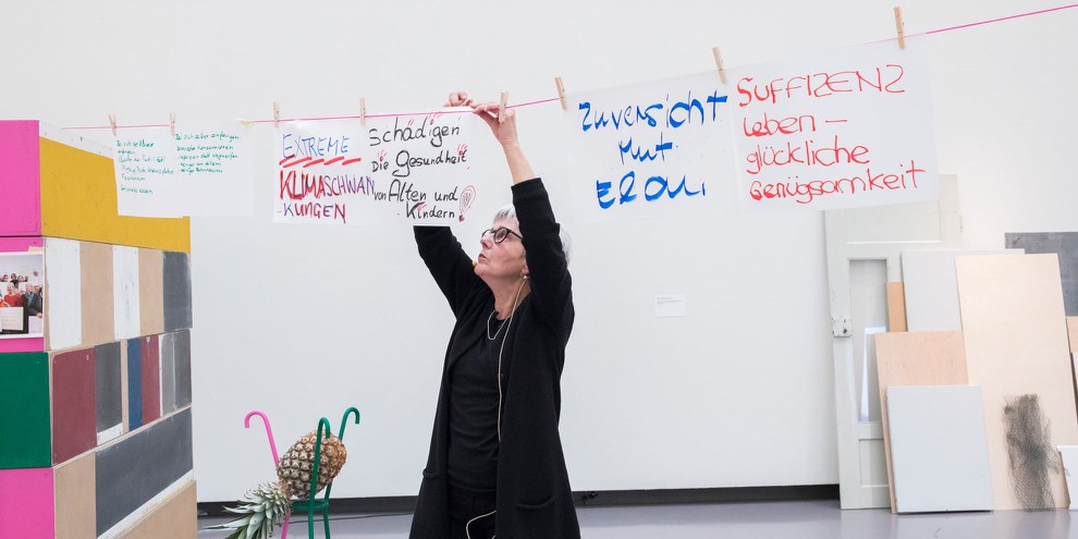 Lore Zablonier, membre du comité des Aînées pour la protection du climat, en plein «lavage de climat». © Nelly Rodriguez