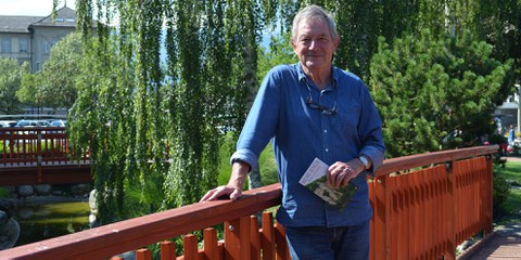 En plaçant l’intrigue de son nouveau roman dans un petit village suisse, Michel Bühler entend « parler des gens qui ne parlent pas beaucoup ». © AI