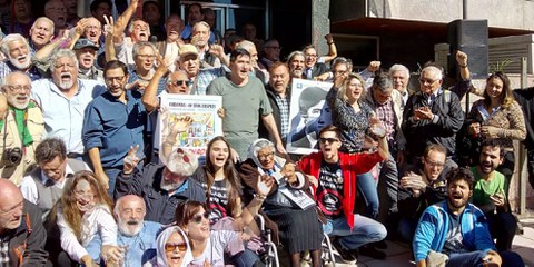 «Il y a eu une grande mobilisation autour de ce procès : le jour du verdict, c’était vraiment la fête à Santa Fe, comme un grand rassemblement de la société civile, avec plusieurs centaines de personnes devant le tribunal pour célébrer», raconte Sergio Ferrari. © José Cettour