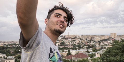 Le reporter Mehman Huseynov a été condamné à deux ans de prison pour « diffamation » après avoir dénoncé la torture subie lors d’un interrogatoire policier. © Nicolas Brodard