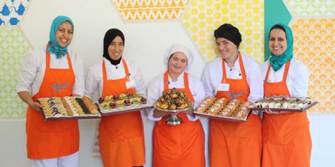 L’association «Amal pour les arts culinaires en faveur des femmes nécessiteuses» a formé 240 femmes dans la précarité. 86% d’entre elles ont ensuite pu trouver du travail. © DR