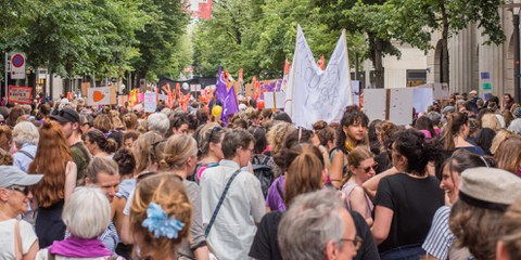 Des centaines de milliers de personnes sont descendues dans la rue le 14 juin 2019 pour revendiquer une égalité à tous les niveaux.©Elizabeth Dalessandro/shutterstock