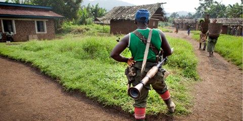 La région du Kivu (RDC) est grangénée par les conflits entre les diverses troupes rebelles. Ici, un soldat du FDLR (Forces démocratiques de libération du Rwanda). ©Blattman