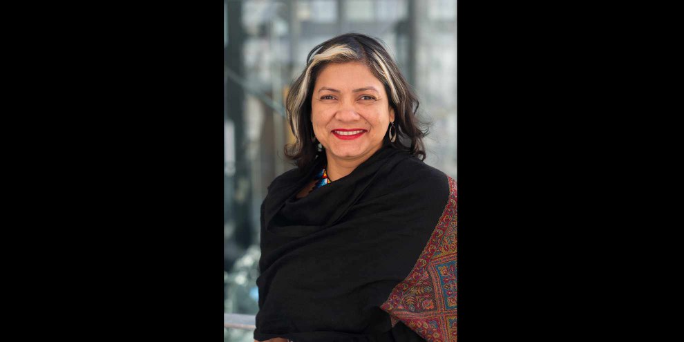 La brésilienne Claudelice da Silva Santos dénonce les violations des droits humains résultant de l'accaparement de terres, de l'exploitation forestière et de crimes contre l'environnement. Son militantisme lui vaut d’être régulièrement menacée. ©Miguel Bueno pour le FIFDH