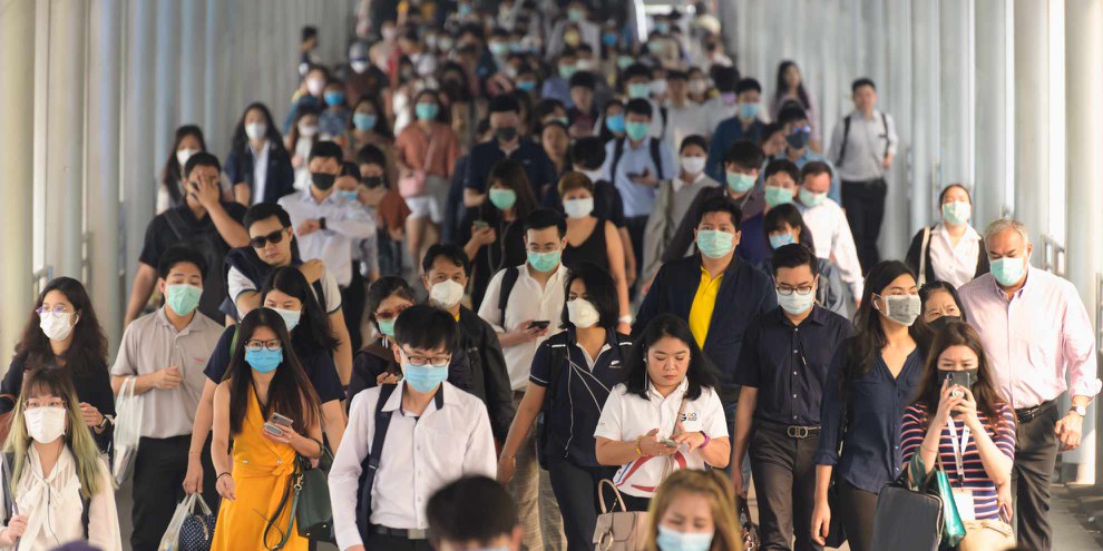 Nous pouvons apprendre d’autres catastrophes sanitaires pour faire face à la pandémie de coronavirus. Comme mieux se protéger et respecter les règles d’hygiène, par exemple. ©Shutterstock/ Cat Box