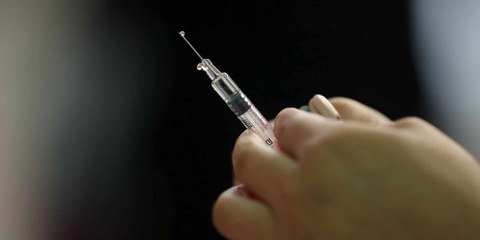 Selon les dernières informations, il n’y aura pas assez de traitements ni de vaccins contre le Covid-19 pour tout le monde. Le droit à la santé pour toutes et tous est en jeu. © REUTERS / Ivan Alvarado