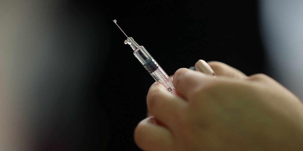 Selon les dernières informations, il n’y aura pas assez de traitements ni de vaccins contre le Covid-19 pour tout le monde. Le droit à la santé pour toutes et tous est en jeu. © REUTERS / Ivan Alvarado