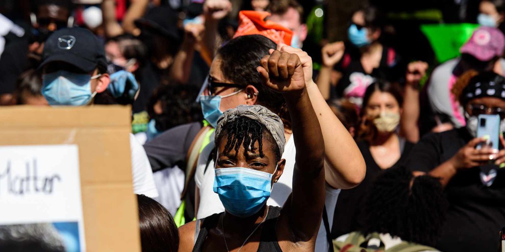 Les protestations anti-racistes issues du mouvement Black Lives Matter ont essaimé partout dans le monde en 2020. Une problématique qui ne peut désormais plus être ignorée. ©Shutterstock/Tverdokhlib