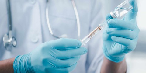 Pour venir à bout du COVID-19, il faut vacciner un maximum de personnes à travers le monde. ©Shutterstock / LookerStudio
