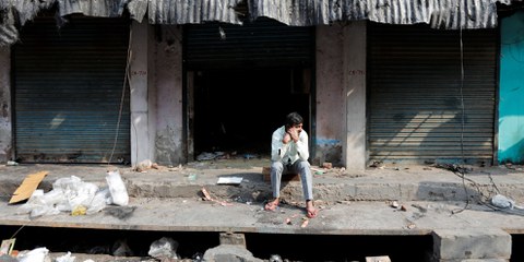 Des propriétés de musulman∙e∙s ont été incendiées lors de violents affrontements, après l’adoption de la nouvelle loi sur la citoyenneté, à New Delhi.© REUTERS/Danish Siddiqui