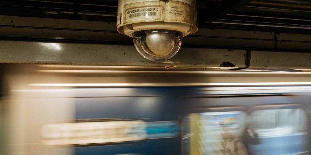 Cliquez pour voir notre photoreportage sur la surveillance à New York ©  Mathias Wasik
