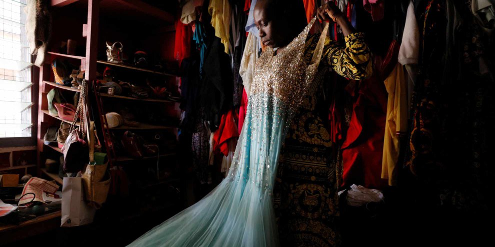 Va-Bene Elikem Fiatsi revendique son identité trans à travers son art, dans un pays qui opprime les minorités de genre. © Francis Kokoroko/REUTERS