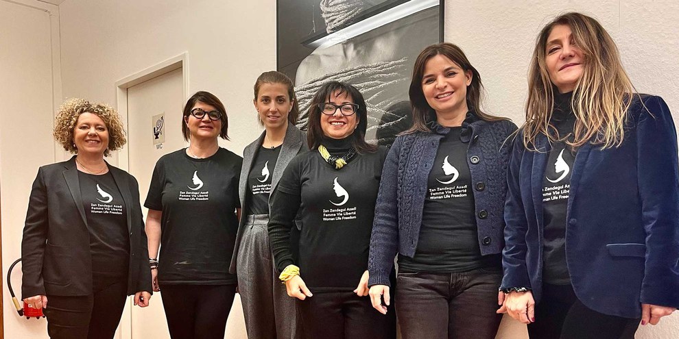 En quelques mois, les six membres du comité de l’association «Zan, Zendegui, Azadi Suisse» se sont fait une place de choix dans le paysage médiatique romand. © Amnesty International Suisse