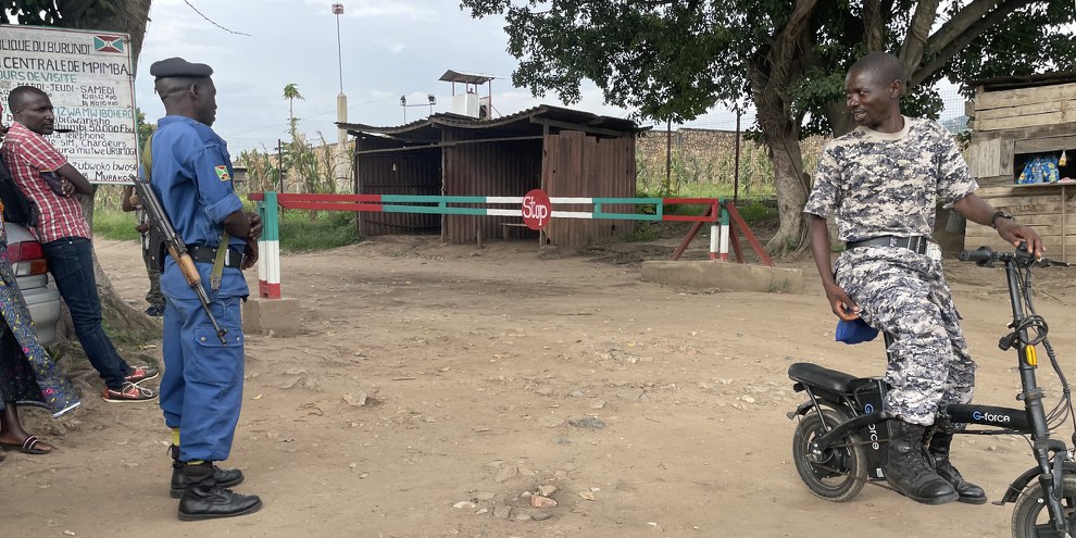 À quelques kilomètres du centre-ville de Bujumbura, la prison centrale de Mpimba abrite cinq fois plus de détenu·e·x·s que ce pour quoi elle est prévue. © Karoli Nzoribara