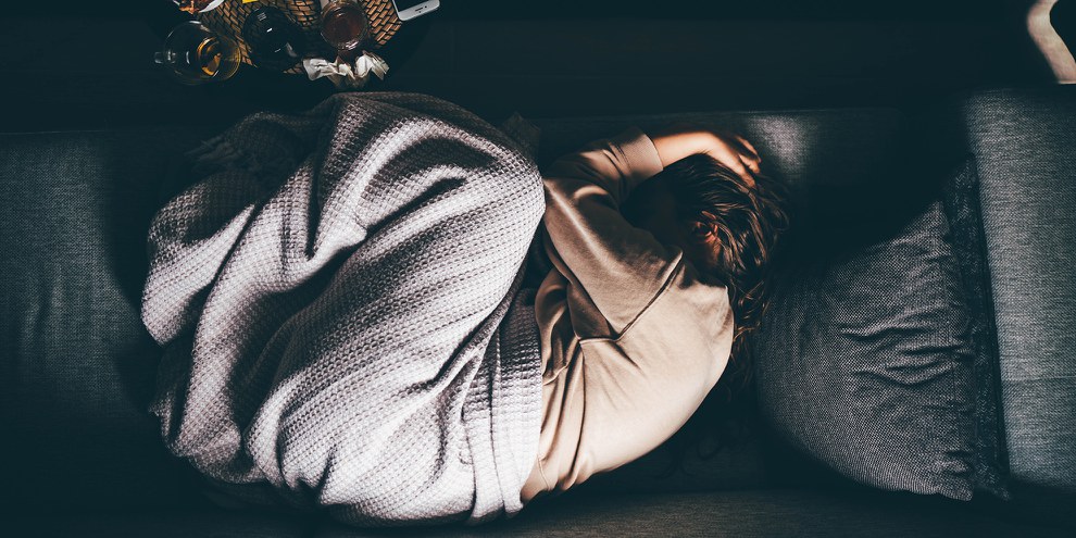 Plusieurs maladies sont détectées tardivement chez les femmes. Exemple : l’endométriose. Les symptômes sont souvent assimilés à de simples douleurs menstruelles. © Maria Korneeva/Getty