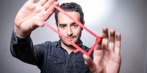 Adrià Budry Carbó a trouvé chez Public Eye le moyen d’exprimer son goût de l’enquête et d’exposer les pratiques illégales de grands groupes industriels. © Public Eye