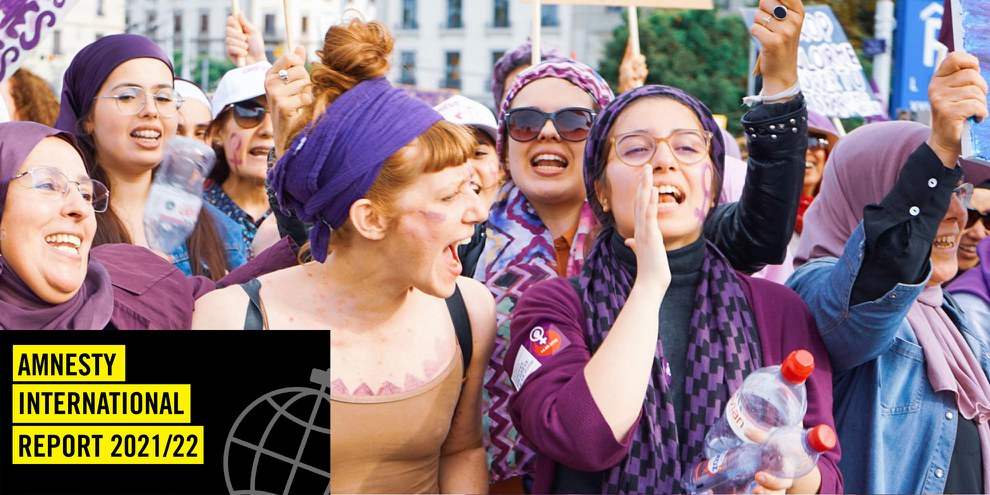En 2021, le peuple suisse a accepté à une courte majorité d'interdire la burqa dans les lieux publics. Cette manifestation à Genève du collectif des «foulard violets» dénonce une initiative islamophobe, qui manque ses objectifs. © Aïda Hammad