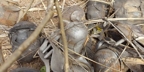 Résidus d'une bombe à fragmentation retrouvés dans une maison du Sud Kordofan, Soudan. Février 2015. © Amnesty International