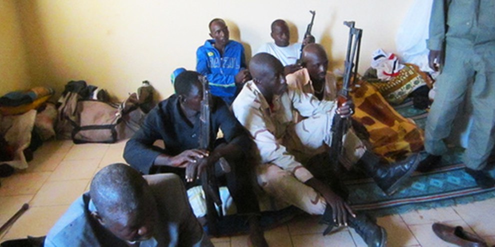 Les groupes armés, qui recrutent de nombreux enfants, sont accusés de crimes de guerre. © AI