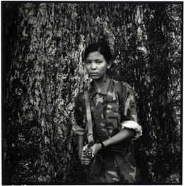 Une enfant soldate au Népal © Philip Blenkinsop