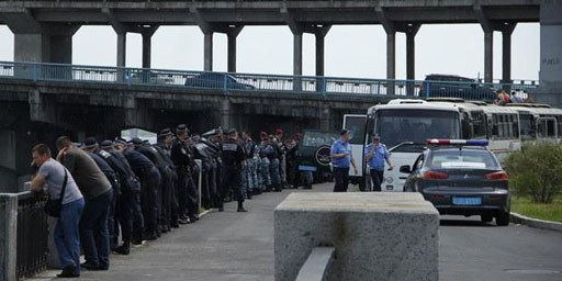 La police de Kiev conseillait aux organisateurs de la Marche d'abandonner encore 30 minutes avant. © AI
