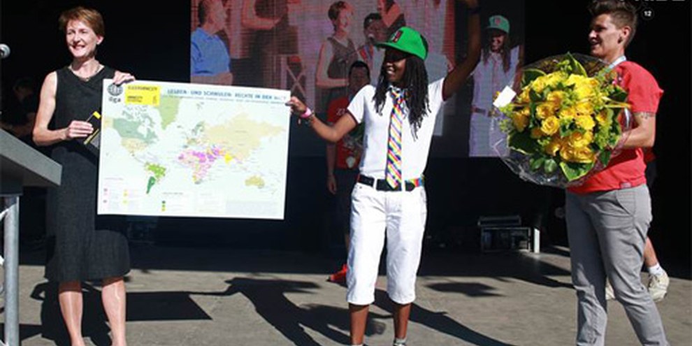 Kasha Jacqueline Nabagasera et la Conseillère fédérale Simonetta Sà la Zurich Pride, Juin 2012 © Martin Reinhart