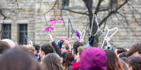 Le Covid-19 menace les soins essentiels que sont l'avortement et la contraception dans de nombreux pays.©Shutterstock/ Szymon Mucha