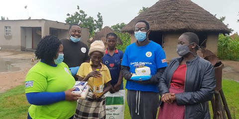 Distribution de biens de première nécessité aux personnes tombées dans la pauvreté à cause de Covid. © Bmazh/ wikimedia