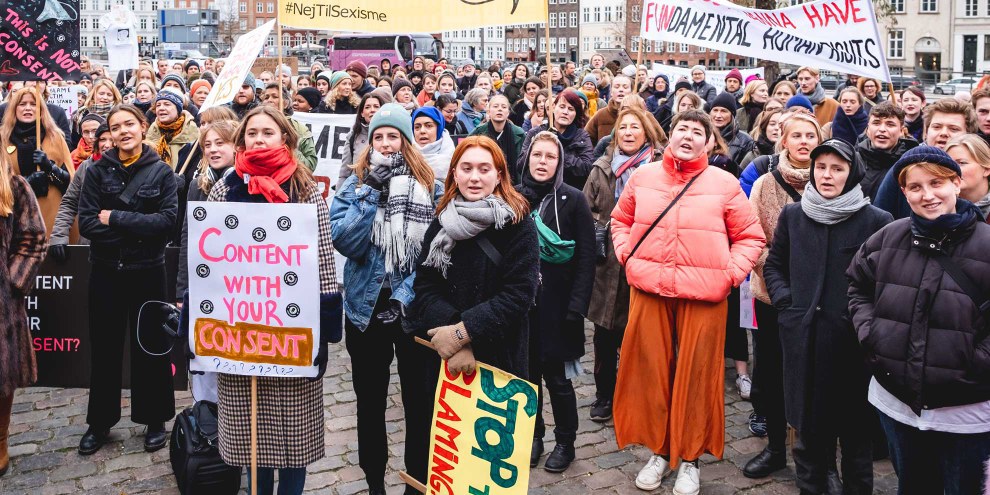 Au Danemark également, des femmes et des hommes descendent dans la rue pour une réforme de la loi sur les délits sexuels. ©Jonas Persson