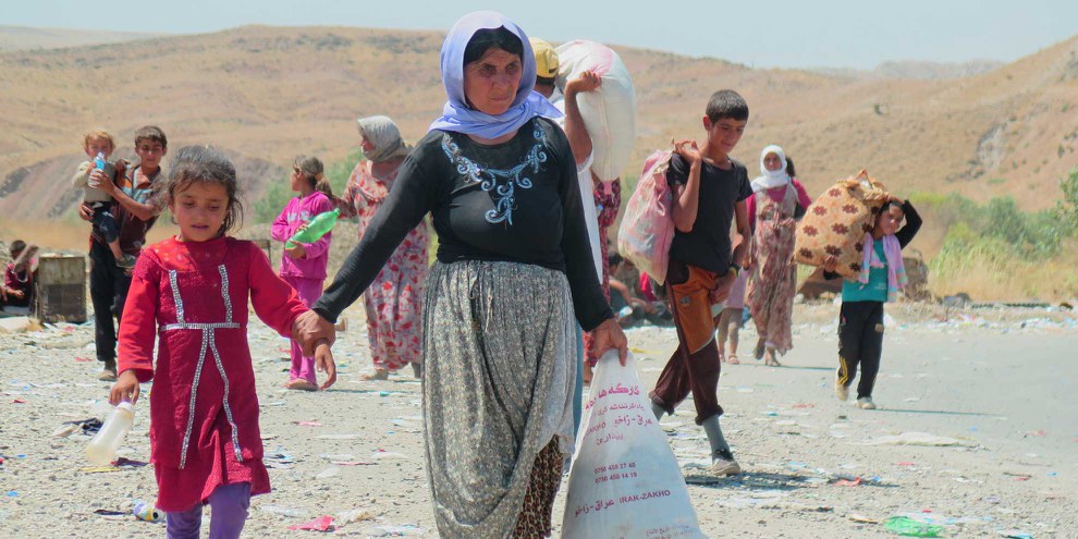 Des Yézidis expulsés en fuite.