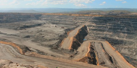 Intervention massive dans l'environnement - avec de graves conséquences également pour la population locale. Mine de charbon en Colombie. © Paola Serna / shutterstock.com