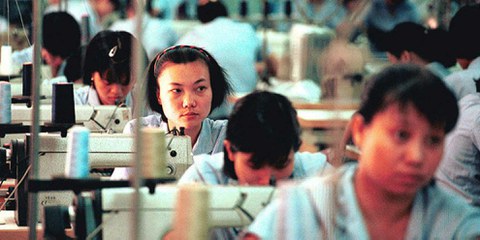 Couturières dans une usine au Vietnam.