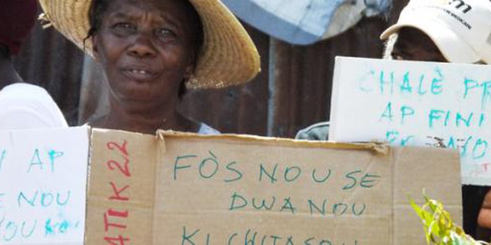 Manifestation contre les expulsions forcées à Port-au-Prince, Haïti, septembre 2011. © AI